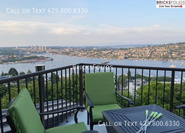 Foto del edificio - Wake Up to Lake Union – Tudor Home in Prim...