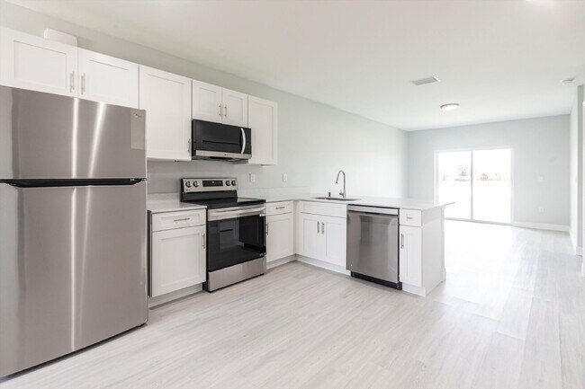 Foto del edificio - BRAND NEW Construction, 3 bed / 2 bath Ren...
