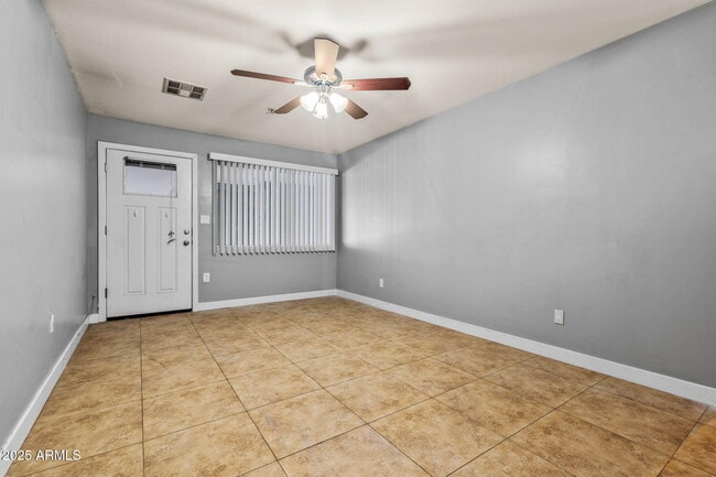 Building Photo - 822 E Montecito Ave