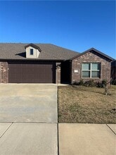 Building Photo - 512 Vee St