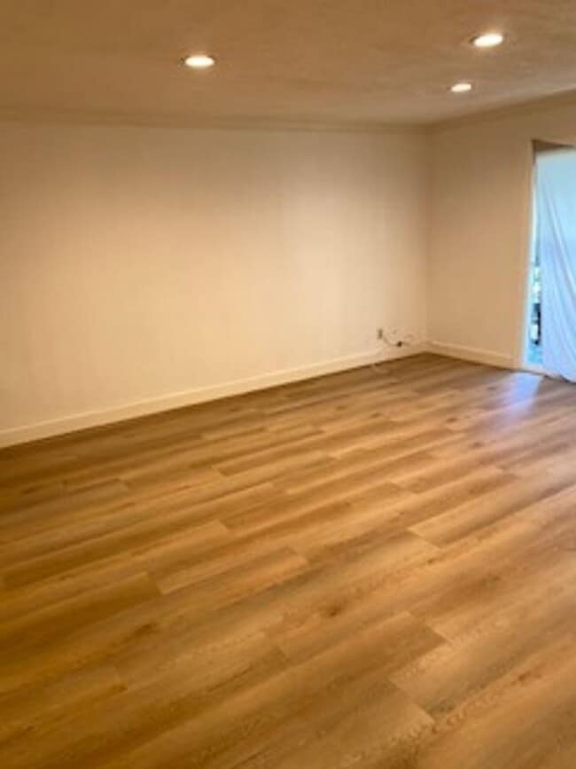 Foto del edificio - 730 N Eucalyptus Ave