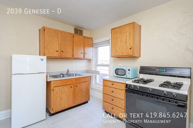 Building Photo - Must See! Super Cute One Bedroom Apartment...