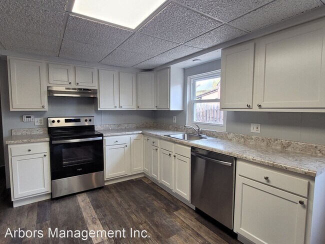 Foto del edificio - 4 br, 3 bath House - 3011 Shadeland Avenue