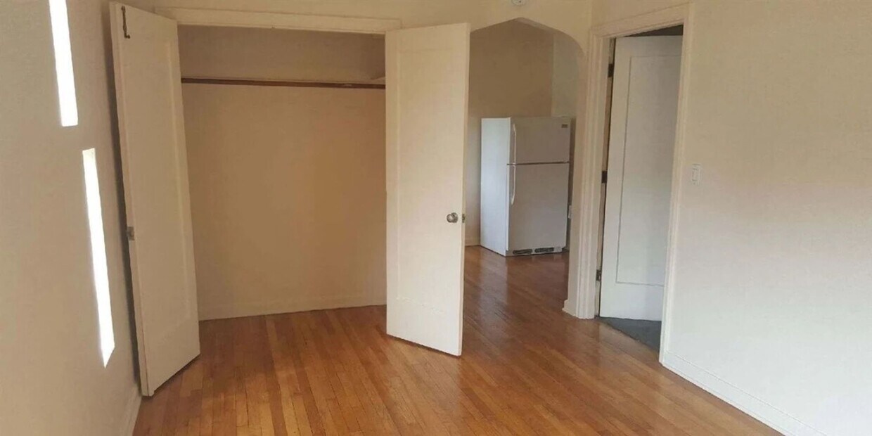 Primary Photo - Spacious Studio, Available Now, Great loca...