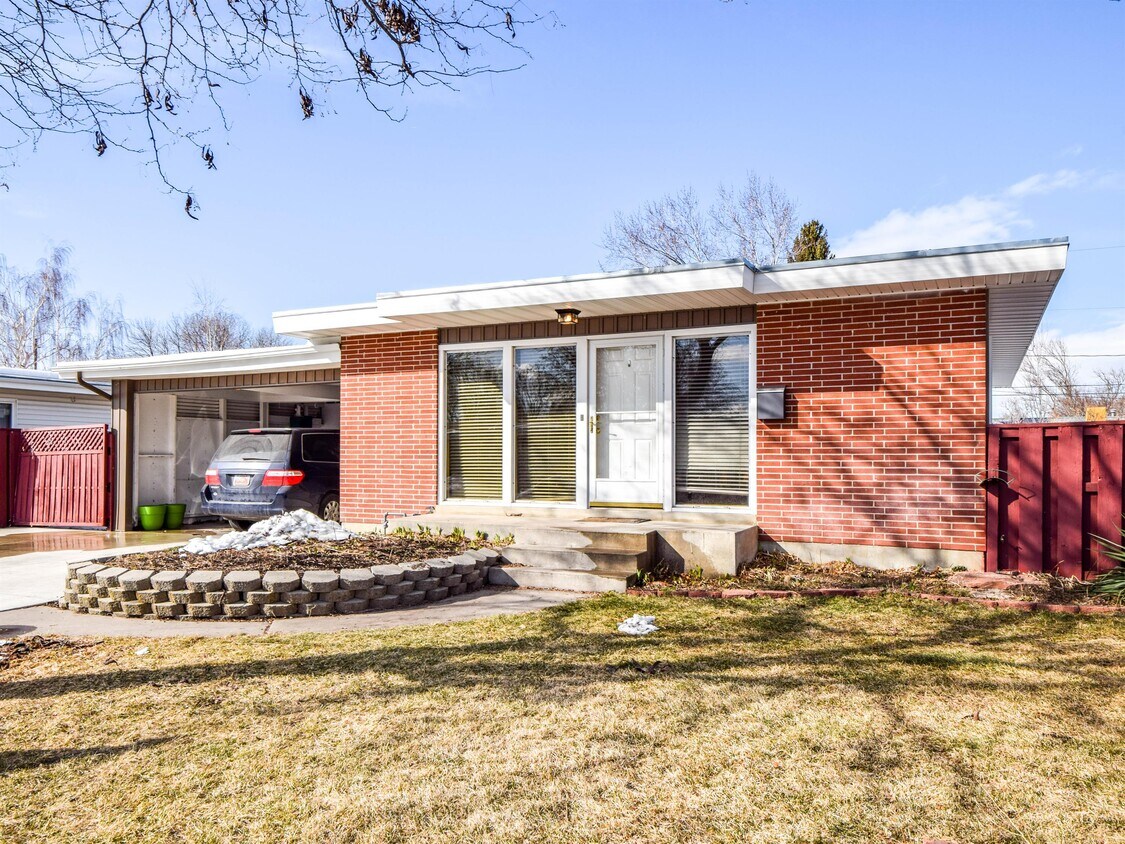 Primary Photo - 1463 Lynnwood Ave