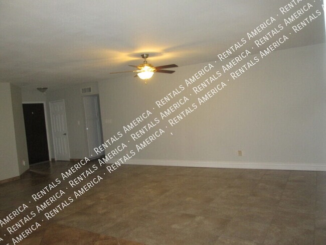 Building Photo - 5144 E Carolina Dr
