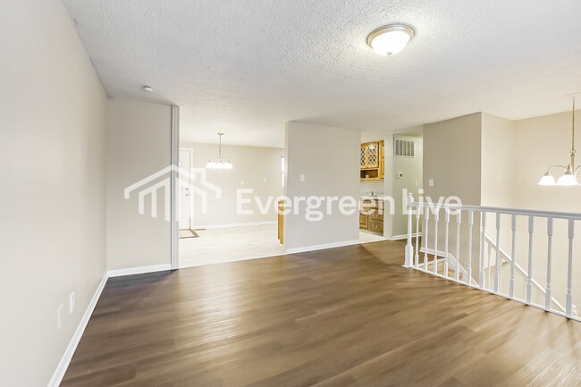 Building Photo - 1401 Wolf Cir