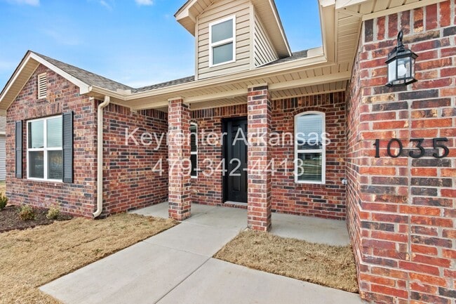 Building Photo - Beautiful new build home!