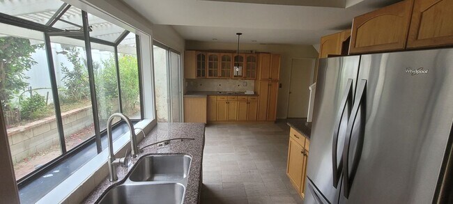 Foto del edificio - 893 Calle Pinata