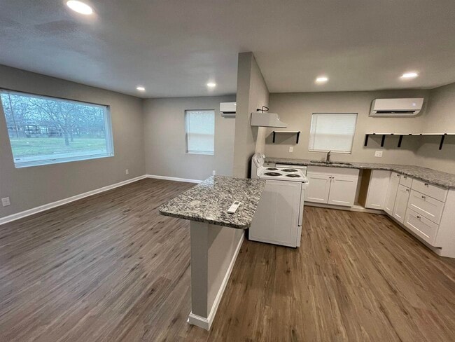 Building Photo - 809 S Pierce St