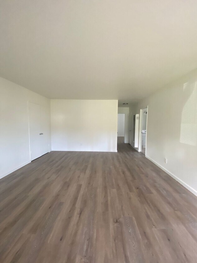 Primary Photo - Taylor 4-Plex (25278) (DD)