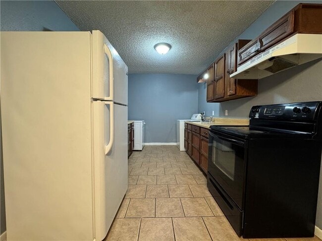 Building Photo - 312 S Halsey St