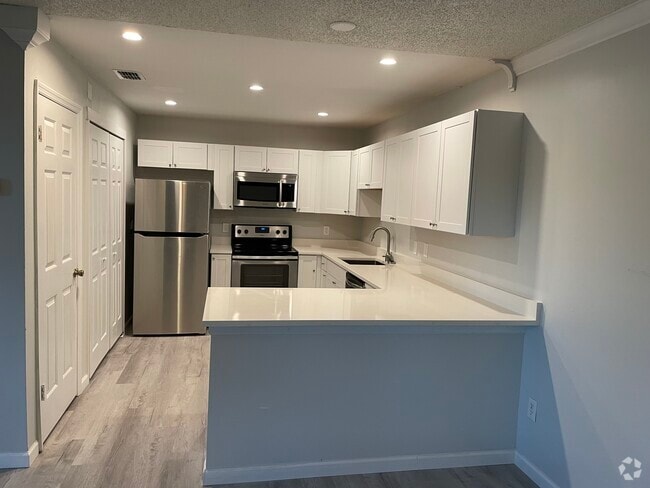Building Photo - 67 Windtree Ln