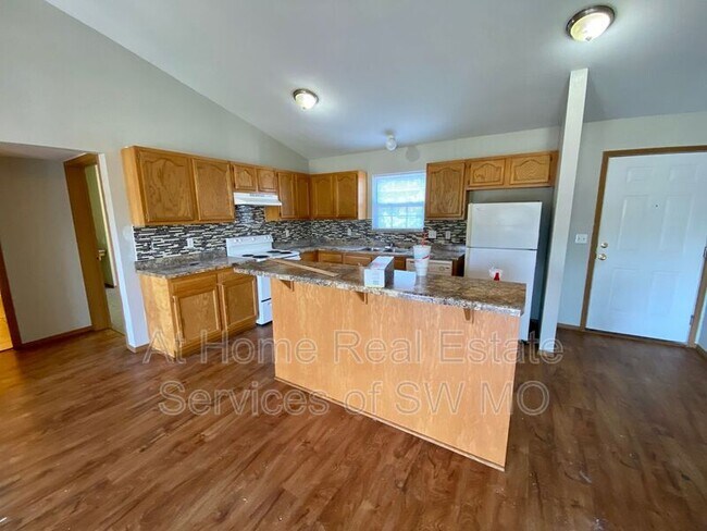 Foto del edificio - 858 S Campbell Ave