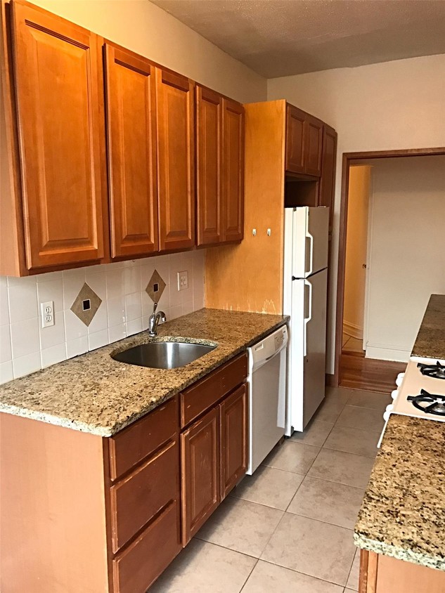 Foto principal - 3533 83rd St