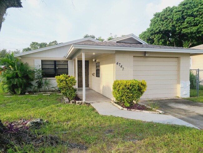 Foto del edificio - Charming Four Bedroom One Bathroom House p...