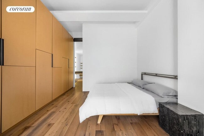 Foto del edificio - 12 E 12th St
