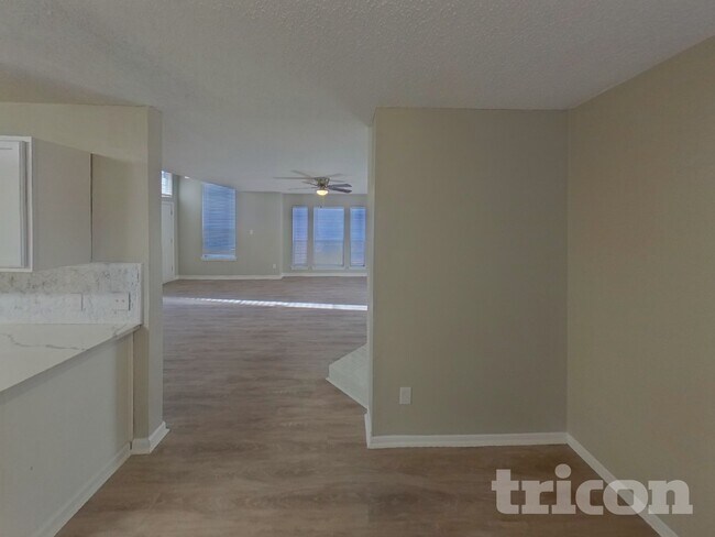 Foto del edificio - 3416 Tulip Ln