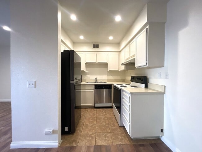 Building Photo - COMING SOON! 1 Bed 1 Bath Condo in Palm Sp...
