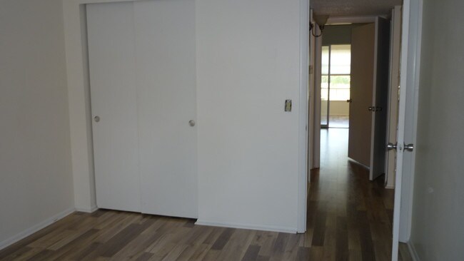 Foto del edificio - 2402 Ecuadorian Way