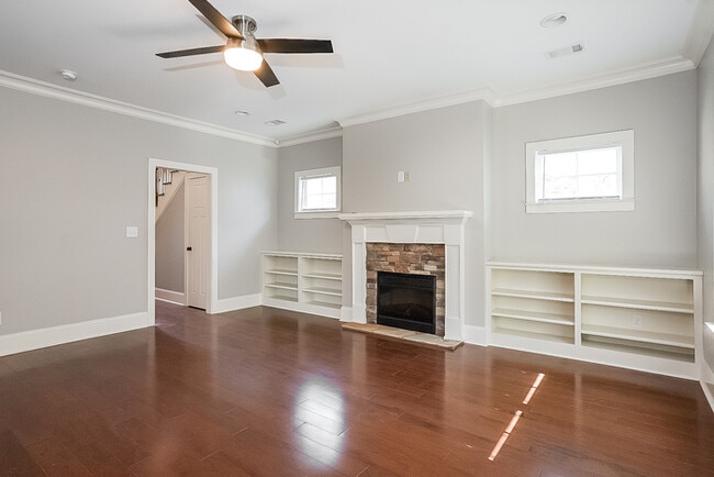 Building Photo - Inviting 3-Bedroom Home