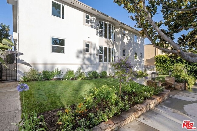Building Photo - 1248 N Crescent Heights Blvd