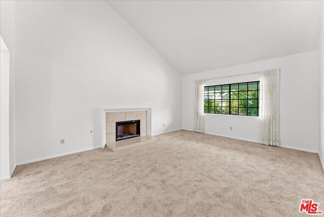 Building Photo - 6911 Sunset Ridge Ct