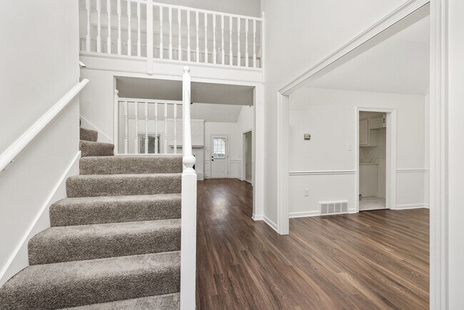 Foto del edificio - 3 Bedroom, 2 bath with a bonus room near B...