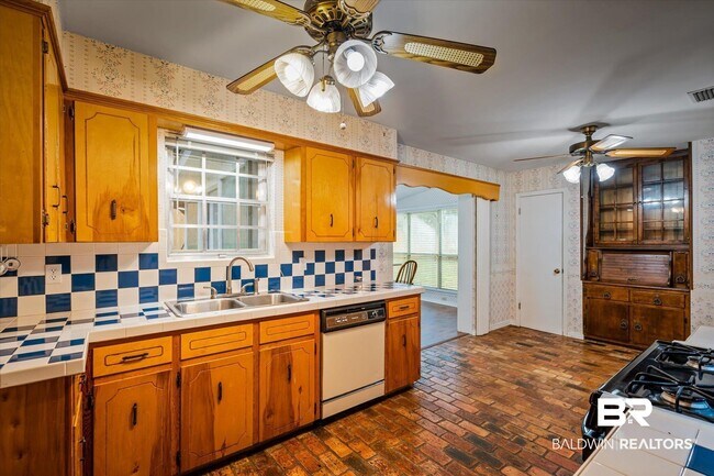 Foto del edificio - 7300 Cypress Ave
