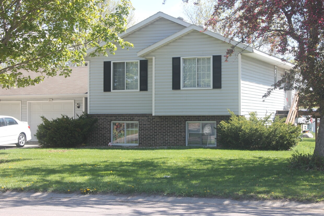 309 23rd St SE, Willmar, MN 56201 Townhome Rentals in Willmar MN