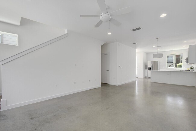 Foto del edificio - 705 705 N Bluff Dr
