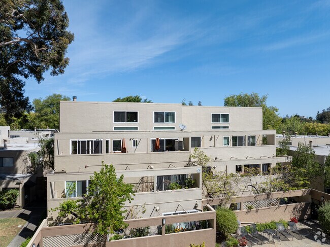 Building Photo - 1919 Alameda de las Pulgas