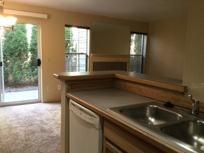 Building Photo - Modern 3-Bedroom Townhome in Prime Everett...