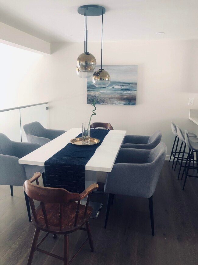 Building Photo - 4719 La Villa Marina
