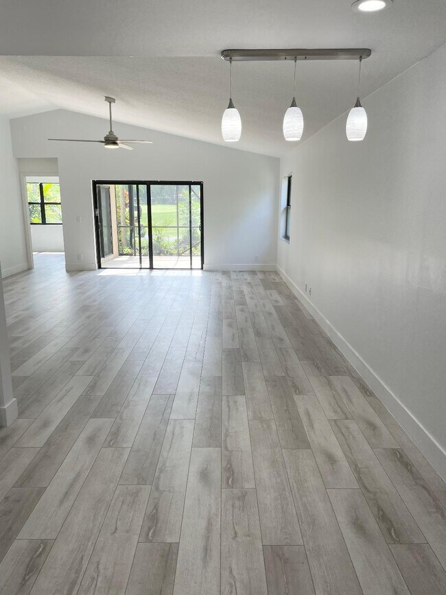 Building Photo - 60 Ironwood Way N