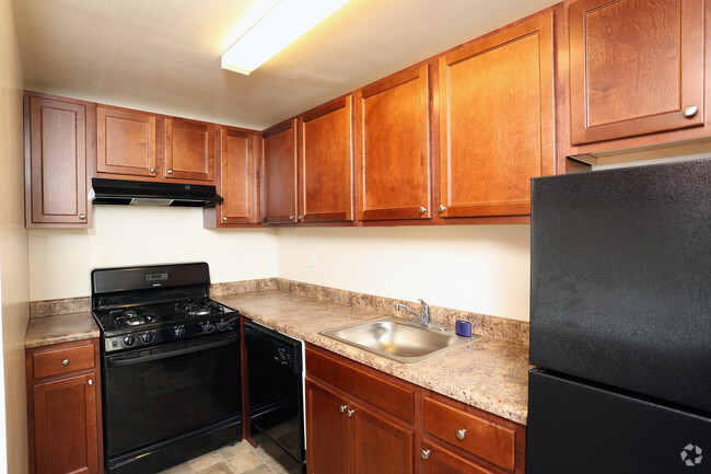 Kitchen - Pennswood Apartments and Townhomes