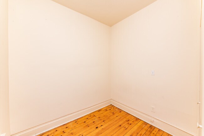 Foto del edificio - 838 W Cornelia Ave