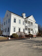 Building Photo - 16 Oak St