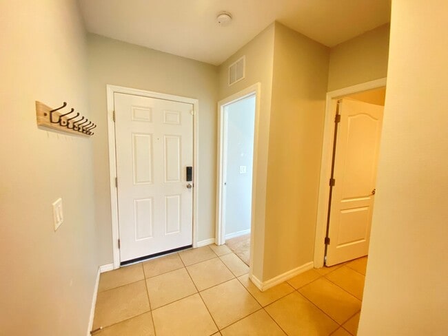 Building Photo - WINTER SPRINGS!  TUSCANY PLACE TOWNHOME - ...