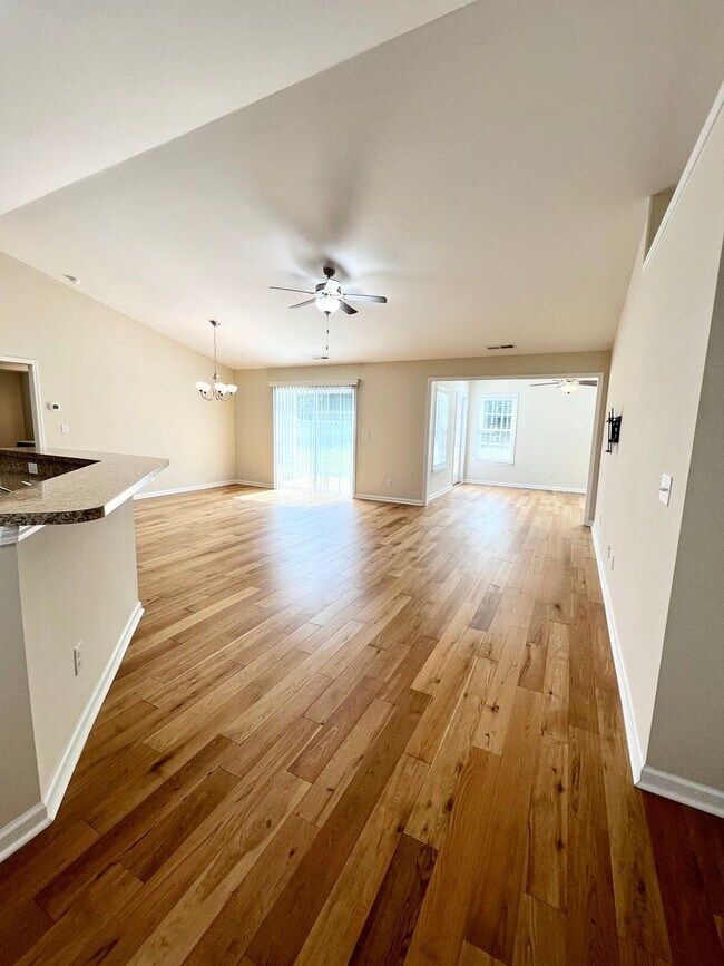 Foto del edificio - Beautiful home in Woodland Lakes! Extended...