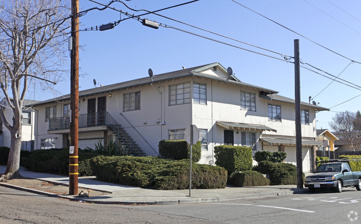 Primary Photo - 3550 Laurel Ave