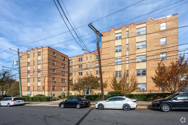 Macomb Gardens - Macomb Gardens Apartments