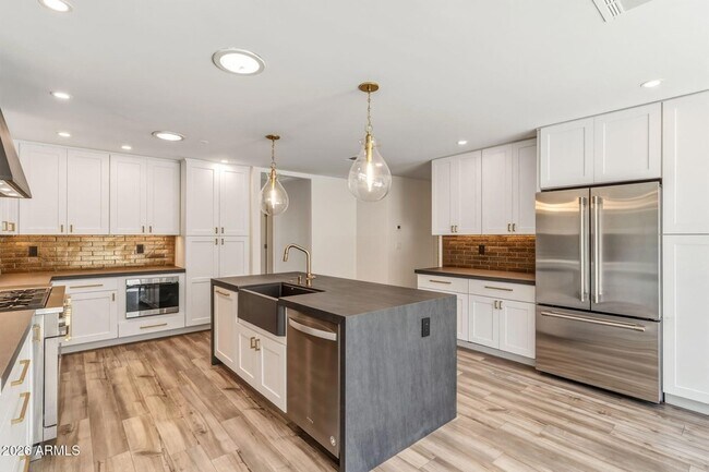 Foto del edificio - 9046 N 28th St