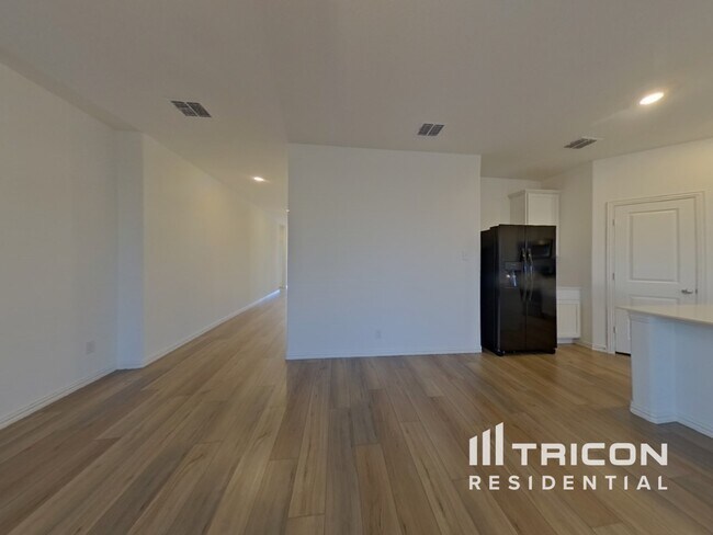 Building Photo - 509 Macdonald Wy