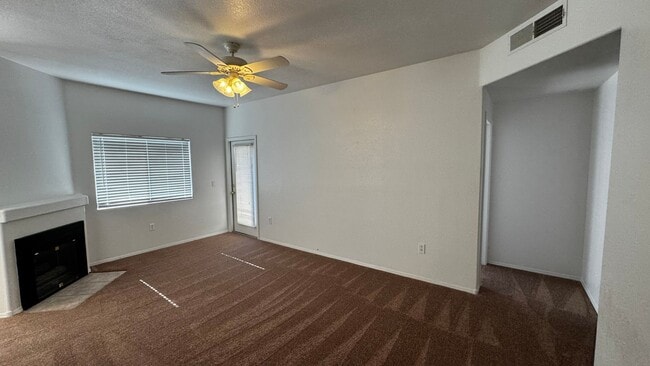 Foto del edificio - 8501 W University Ave