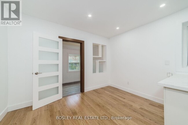 Photo du bâtiment - 926 Kingston Rd