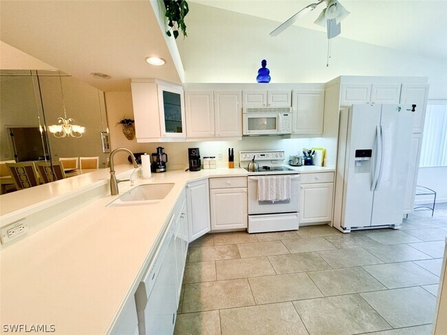 Foto del edificio - 6680 Beach Resort Dr