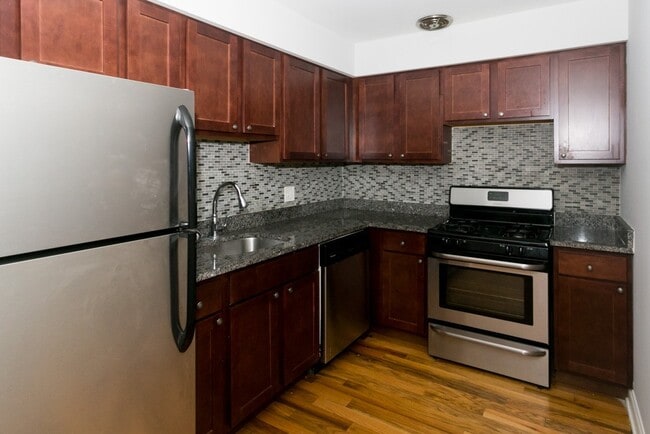 Building Photo - 701 Elm Pl