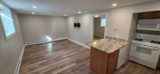 Building Photo - 62 Cabot St