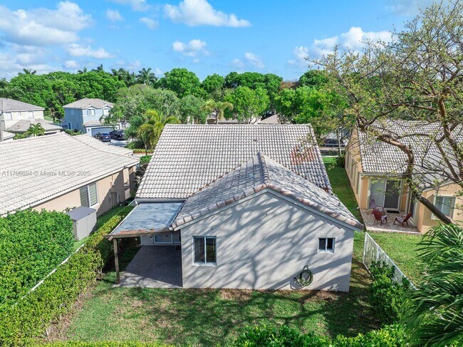 Foto del edificio - 4013 Pine Ridge Ln